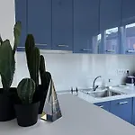 Cool 1-Br Apt, Metro & Central Bus & Тrain Station