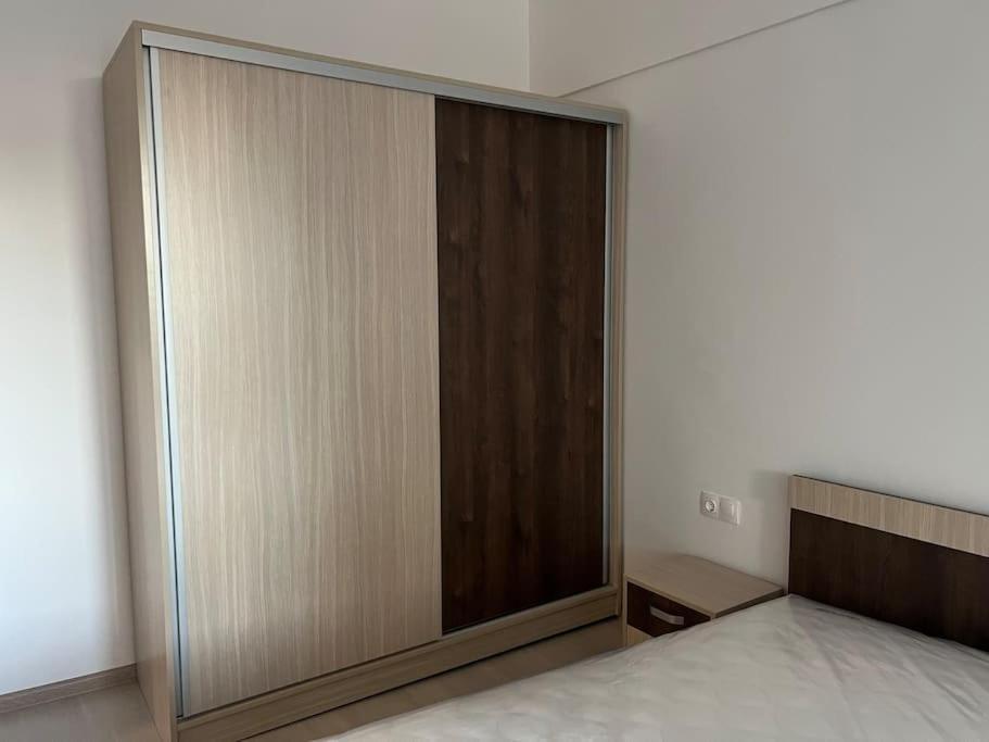 Cool 1-br Apt, Metro & Central Bus & тrain Station Apartamento
